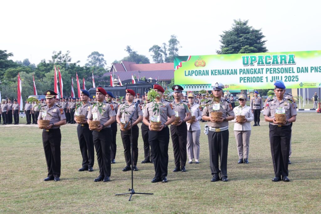 Personel Polda Riau Naik Pangkat Jelang Hari Bhayangkara ke-79