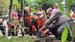 Edukasi Lalu Lintas dan Aksi Tanam Pohon Bersama Generasi Usia Dini di Taman Lalu Lintas Polda Riau