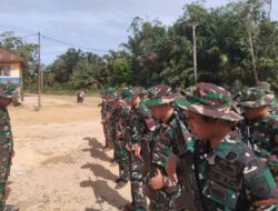 Personel Kodam XIX/Tuanku Tambusai Hadir Berikan Rasa Aman kepada Masyarakat TNTN di Desa Lubuk Bunga, Ukui