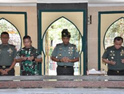 Danrem 031/WB Brigjen TNI Dr. Agustatius Sitepu. S.Sos.,M.Si.,M.Han Ziarah ke Kompleks Makam Marhum Pekan Kesultanan Kerajaan Siak