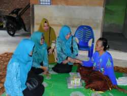 TP PKK Kampar Berbagi Sembako untuk Lansia di Bulan Ramadan