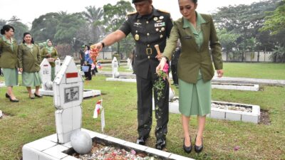 Danrem 031/WB Brigjen TNI Dr. Agustatius Sitepu, S.Sos.,M.Si.,M.Han Ziarah ke Makam Tokoh pembangunan Riau dan Tokoh Pengibar Bendera Pertama