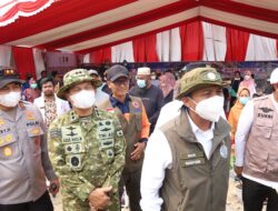 Pangdam XIX Tuanku Tambusai Dampingi Menhut Cek Langsung Titik Api Karhutla Kerumutan
