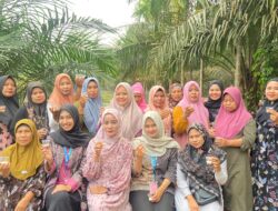 Mahasiswa KKN UMRI Kelompok 102 Gelar Pelatihan Pembuatan Jamu Serbuk Jahe Instan Bersama Ibu-Ibu Wirid Desa Talau